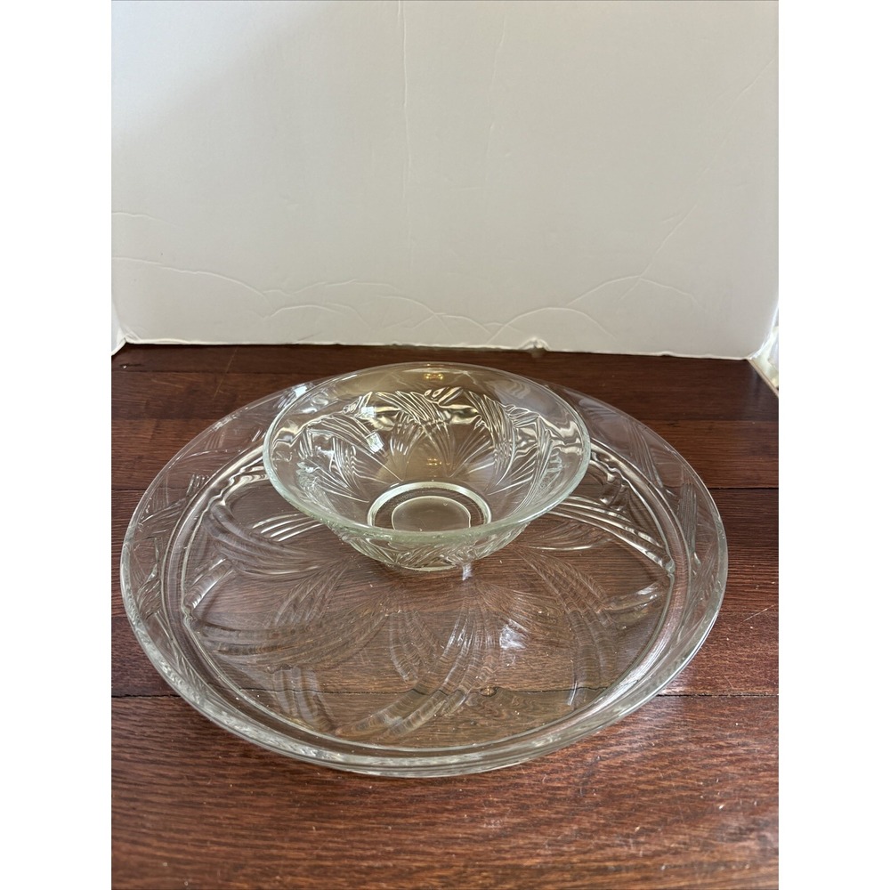 VTG Chip and Dip 1 Piece Set Anchor Hocking Swirl Design 13" Diameter Cake Stand